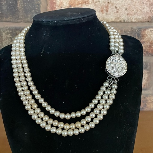 Sarah Coventry Jewelry - Sarah Coventry two sided clasp triple strand faux pearl necklace